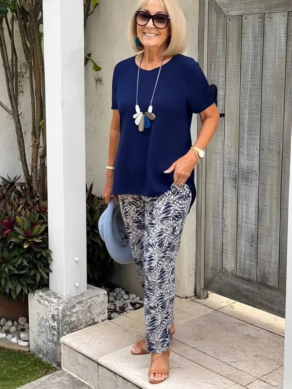 Damen Zweiteiler | Kurzarmshirt und Gemusterte Hose